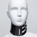The front of the zafira collar is shown on a white mannequin in front of a gray background.